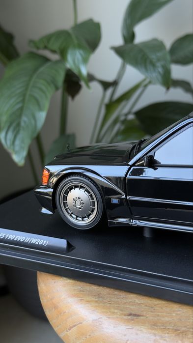 Mercedes-Benz 190 EVO II (W201) – Miniatura 1:18 Solido