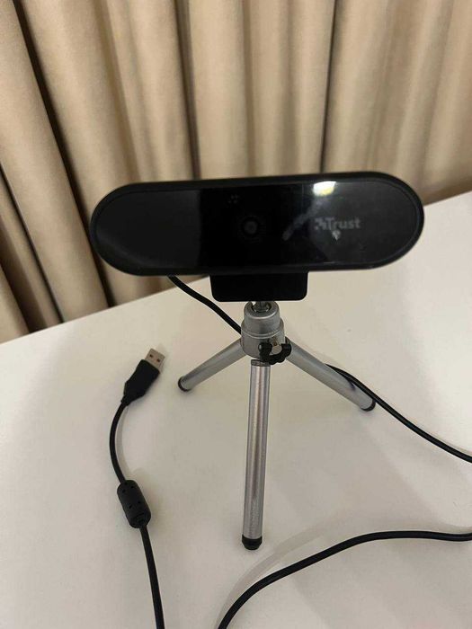 Веб камера Trust з триногою usb