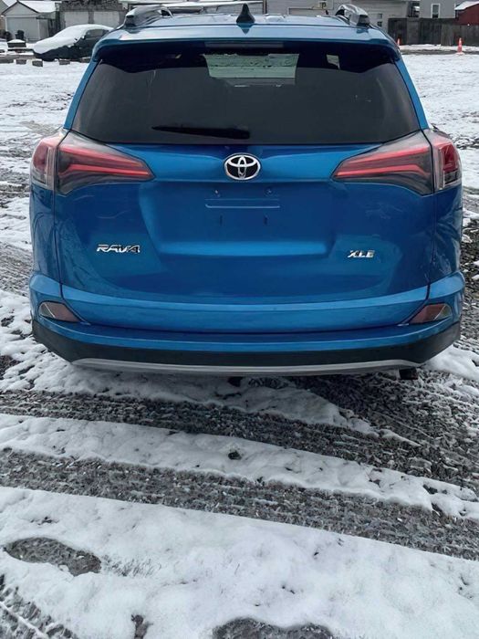 Toyota RAV4 XLE      2017