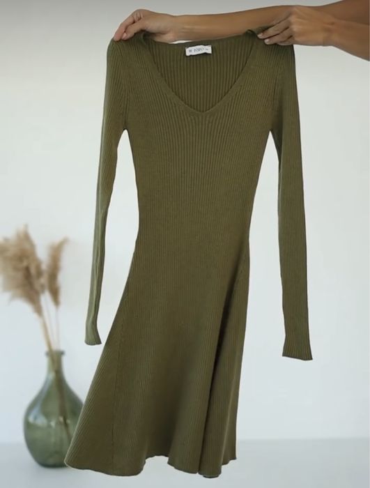 Сукня кольору хакі