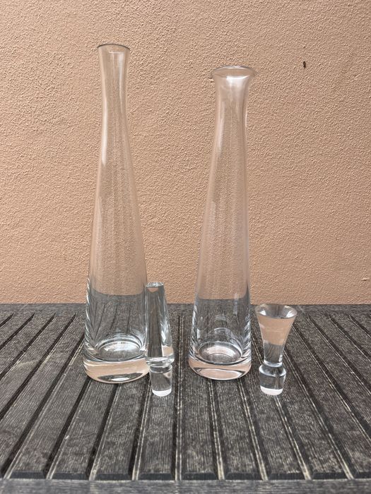 Garrafas de vidro e cristal