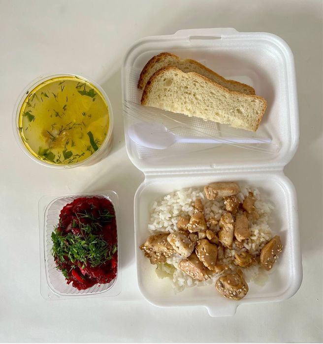 Доставка обедов. Обіди в офіс