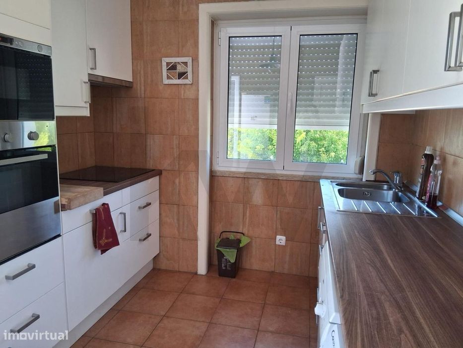BAIXA DE PREÇO! Apartamento T2, em andar de moradia com entrada indepe