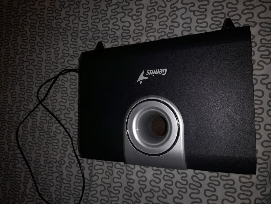 Coluna em ótimo estado, ligada a cabo usb a bom preço