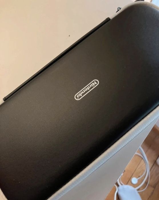 Nintendo Switch e + 5 jogos