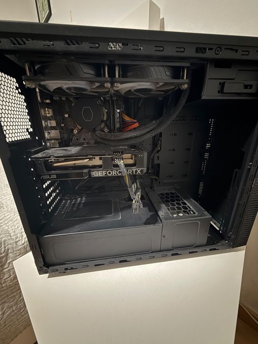 Computador fixo e monitor Asus