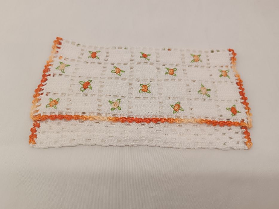 Bolsa em Renda feito à Mão. Nova.