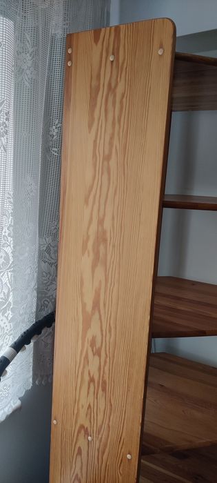 Regał narożny sosnowy.