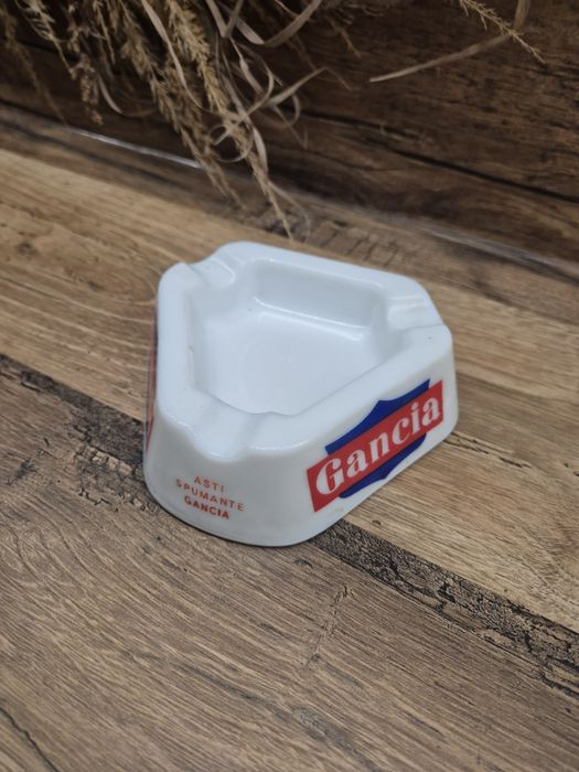 Popielniczka z lat PRLu Gancia