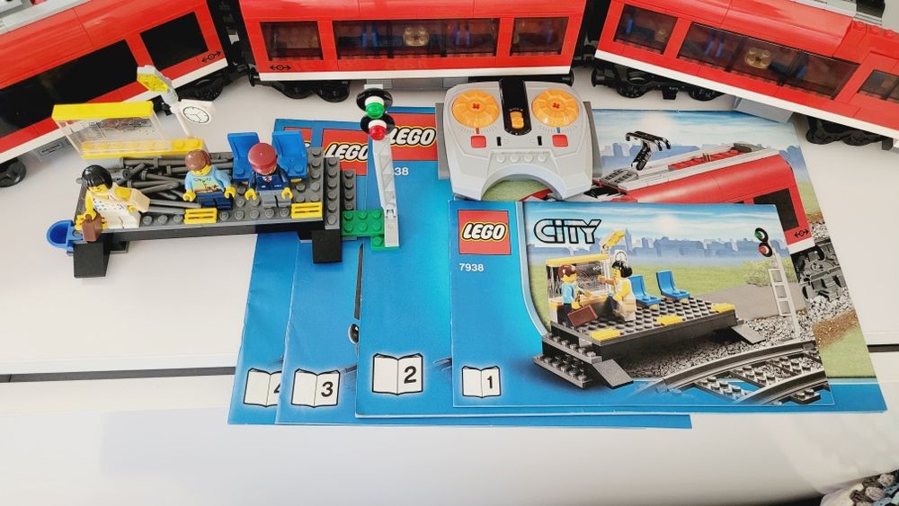 Klocki Lego 7938 Pociąg pasażerski