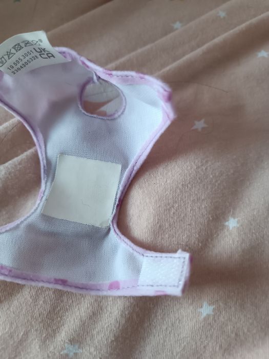 Brinquedo de gatinha com biberão do gênero femenino