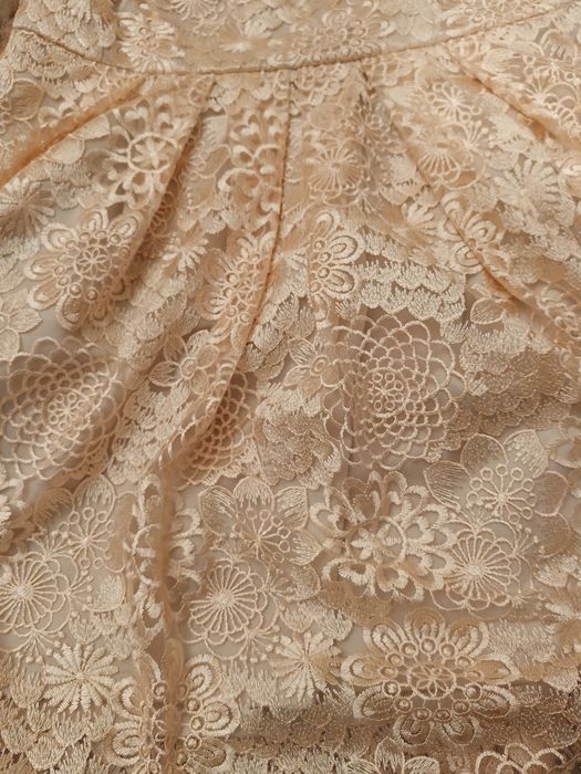 Koronkowa sukienka elegancka