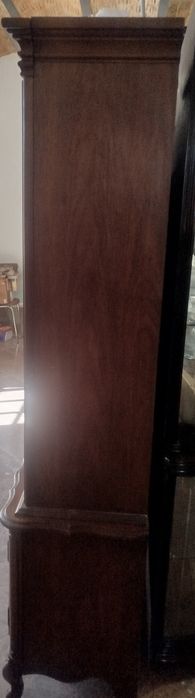 Móvel antigo de madeira Castanho