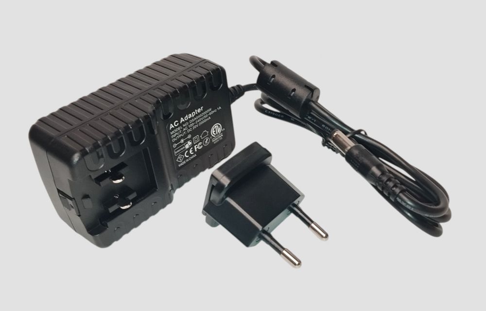 Адаптер, блок питания 20В, 2А. Адаптер, блок живлення + перехідники