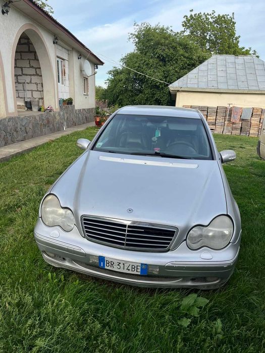 Автомобіль Мерседес w203