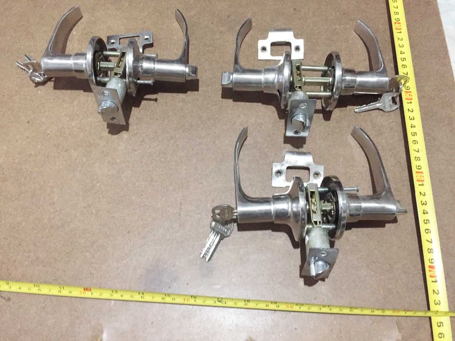 Замок врезной защелка з ручками ключами для межкомнатных дверей