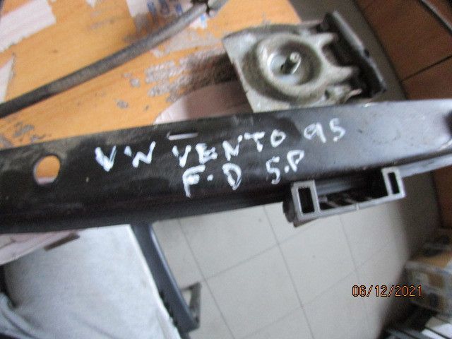 Elevador vidros frente direito VOLKSWAGEN Vento (1H2)