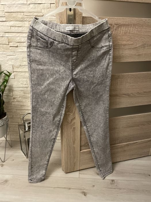 Leginsy z miekkiego dzinsu 25zl