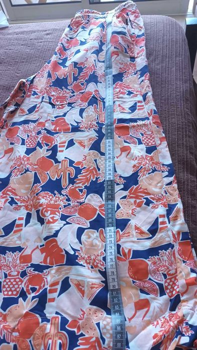 Pantalonas em azul e laranja