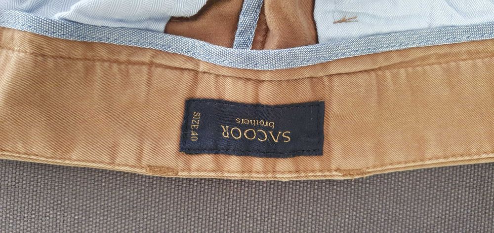 Calças Sacoor usadas com pequeno defeito