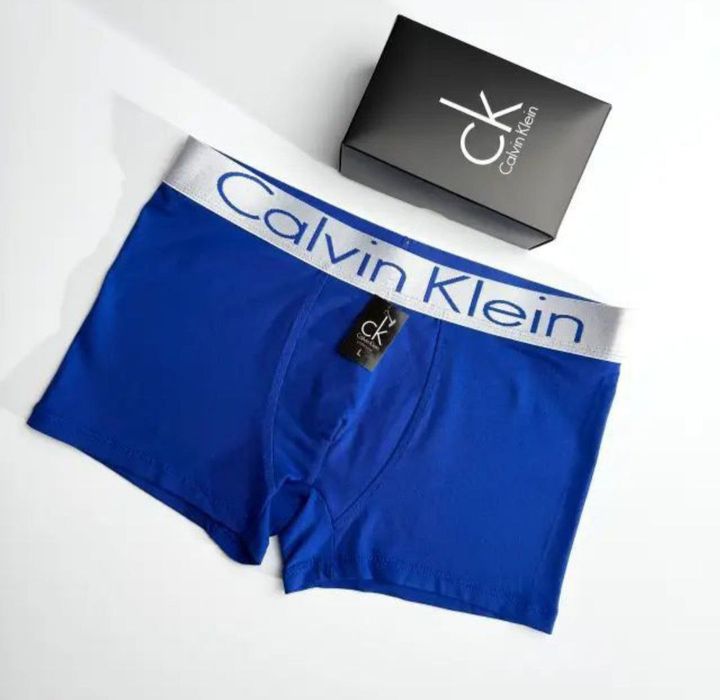 Zestaw 5 męskich bokserek w pudełku prezentowym.