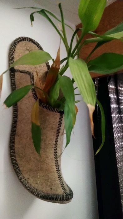 Lote 10 - Conjunto relógio e vaso chinelo Ikea