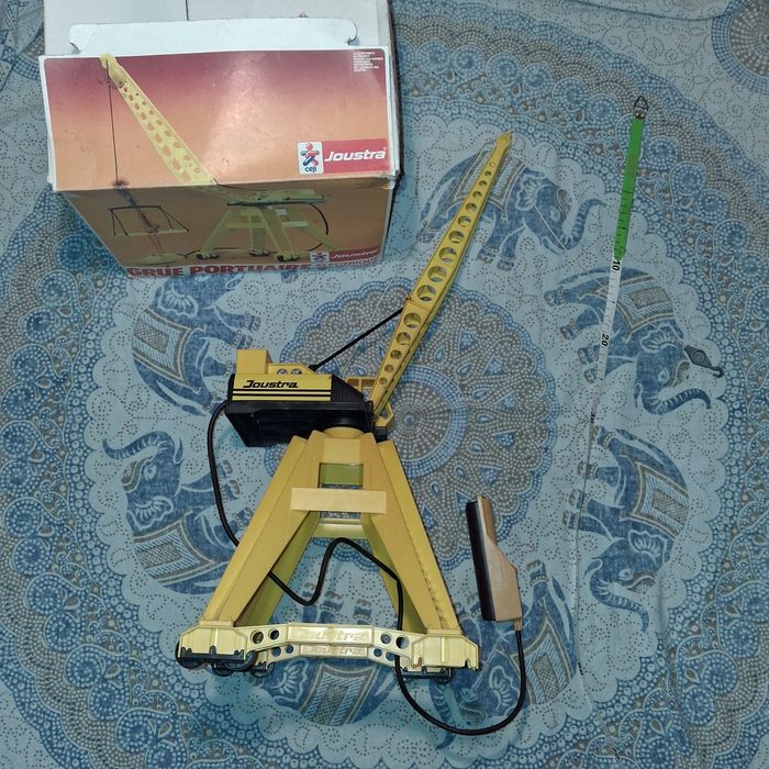 Brinquedo -grua eletrica  Joustra com caixa