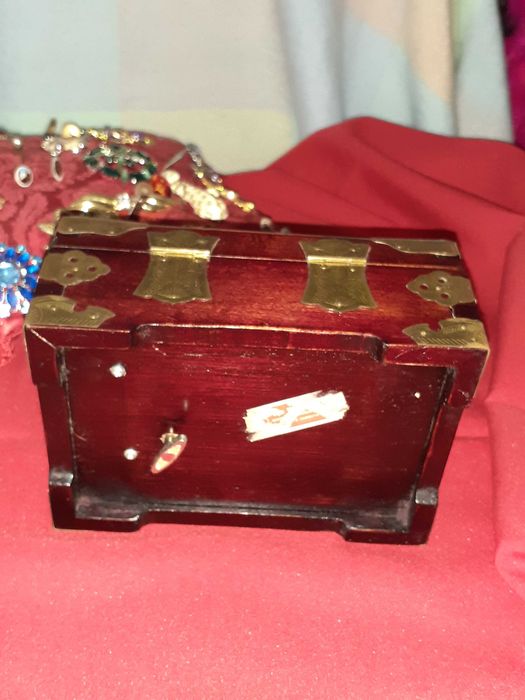 Guarda Jóias  com Música