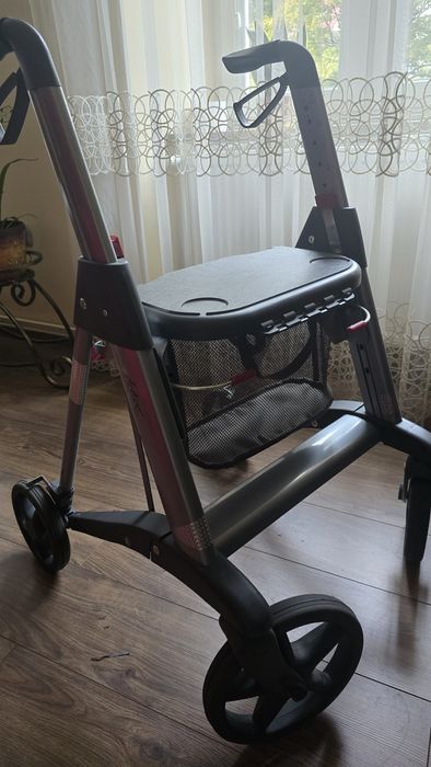 Chodzik czterokołowy Active - składany i funkcjonalny