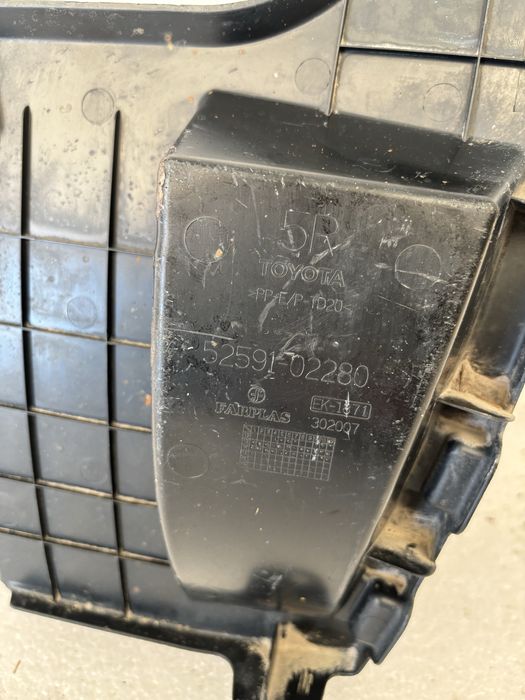 Toyota Corolla E16 E18 chlapacz nadkola prawy tył tylny nadkole prawe