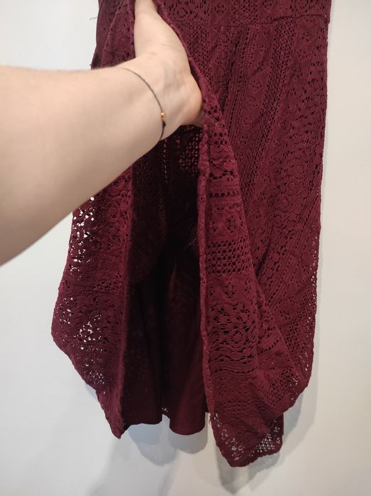 Koronkowa bordowa sukienka