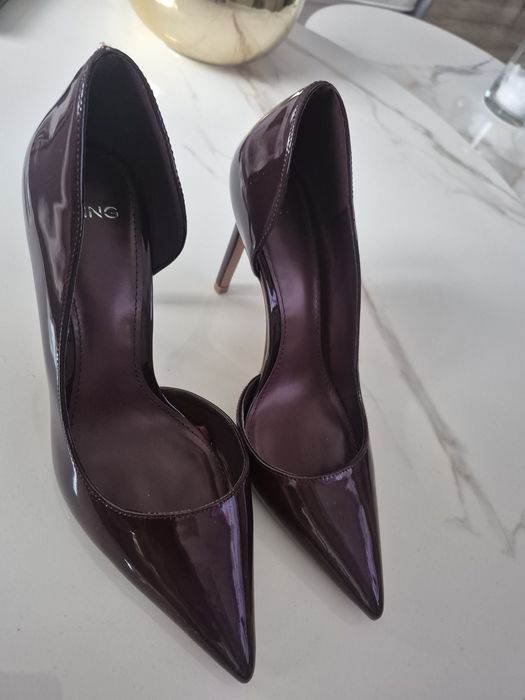 Szpilki lakierowane Mango