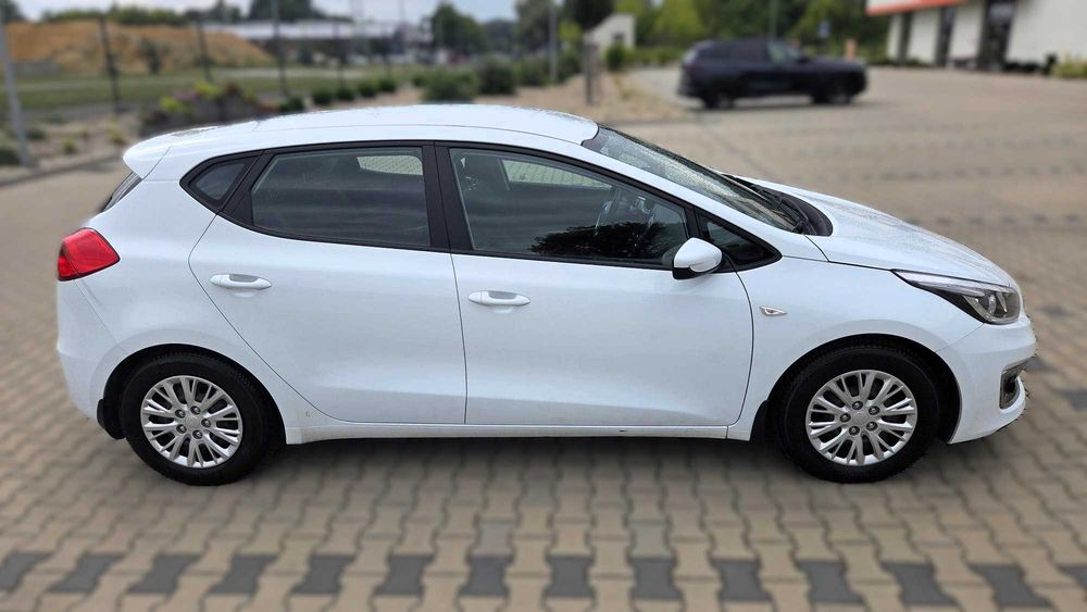 Samochód osobowy KIA Cee'd 1.4 MR`16 E6, hatchback, 5-drzwiowy. benzyna, bezwypadkowy,