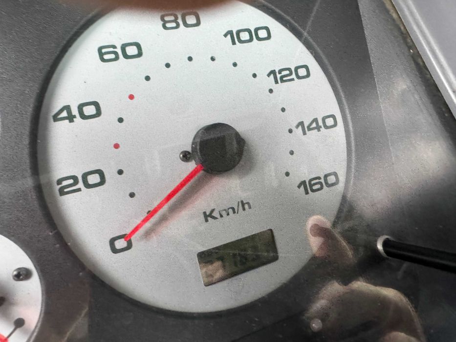 Carrinha Nissan Cabstar com grua