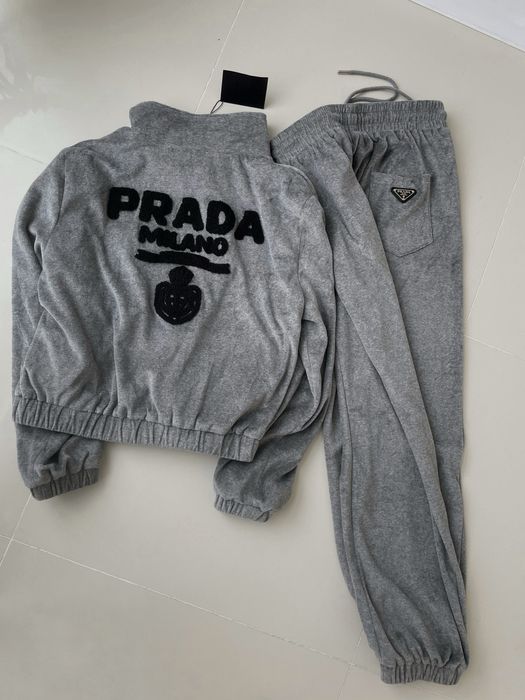 Костюм Premium Prada з якісного велюру в чорному та сірому кольорі