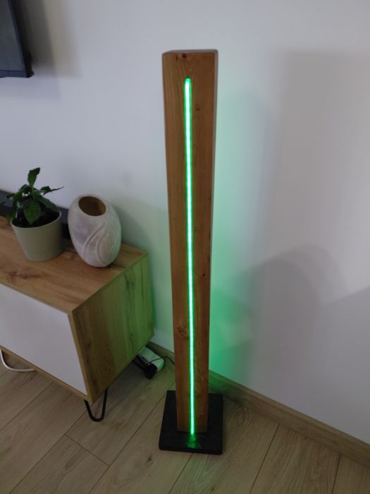 Lampa podłogowa led  drewnia na pilota