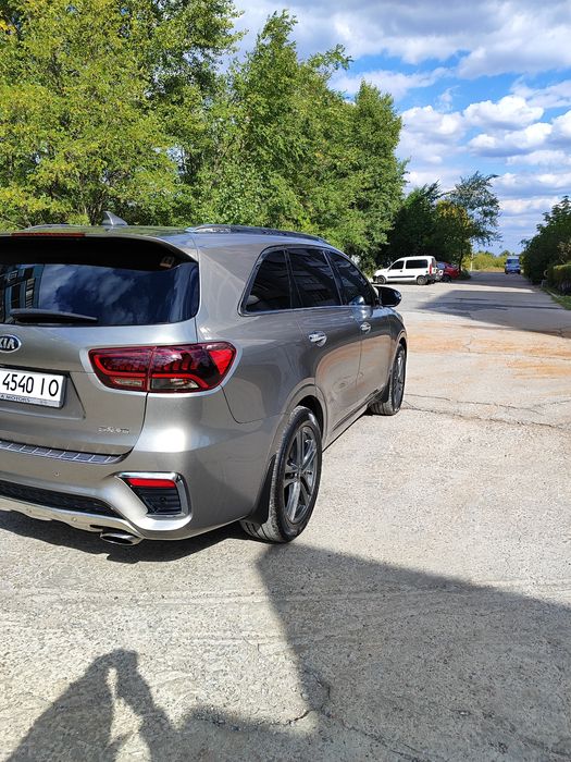 Продам kia sorento um 2019