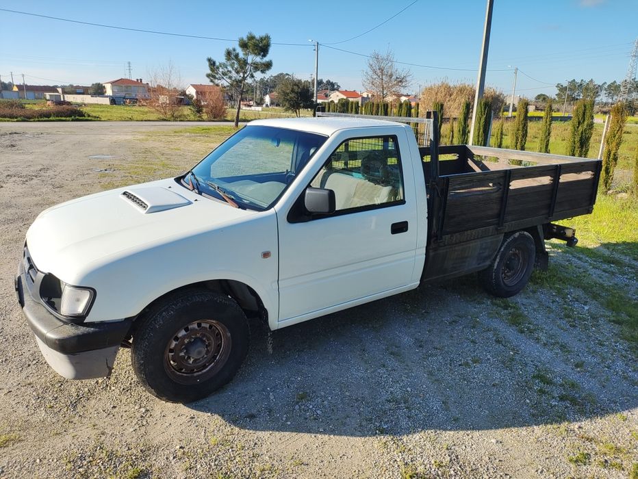 Isuzu  2.5 TD  com direção assistida