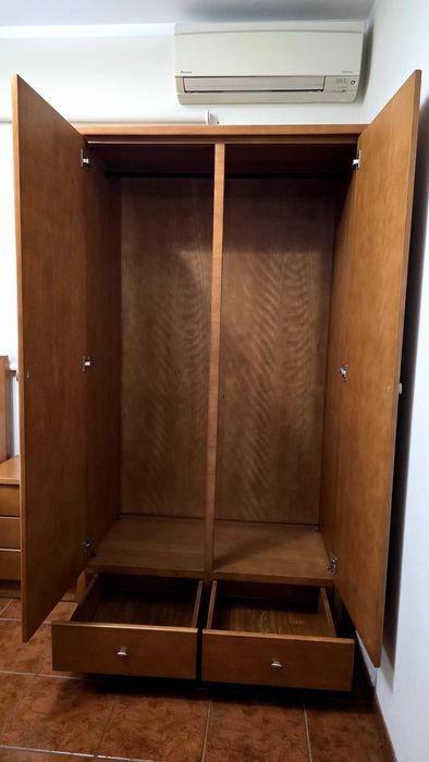 Quarto de Solteiro em Madeira Maciça – Como Novo!