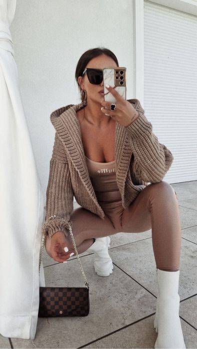 Sweter By Me bomberka z kapturem