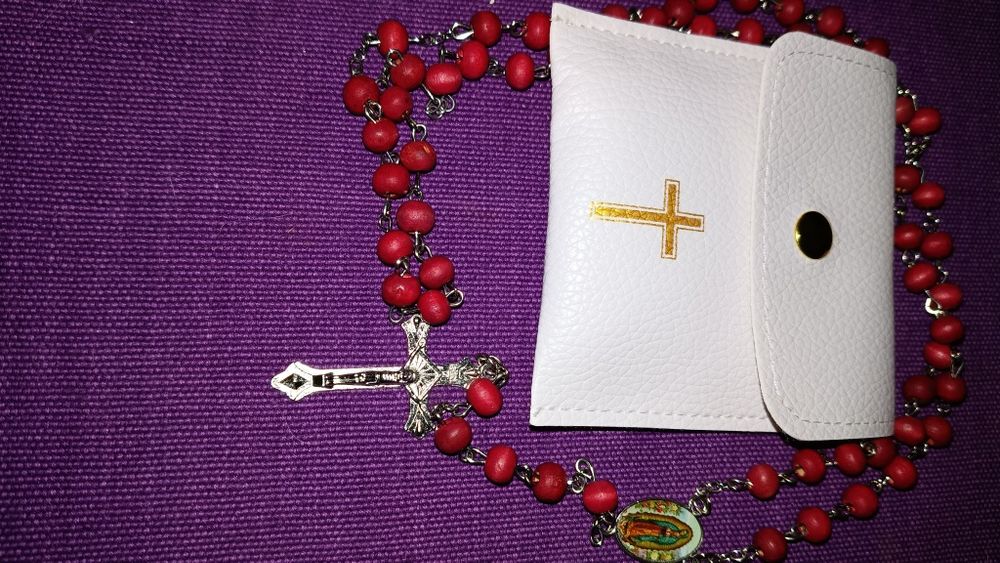 Róźaniec  z wizerunkiem MB z Gwadelupe.+etui na róźaniec gratis.