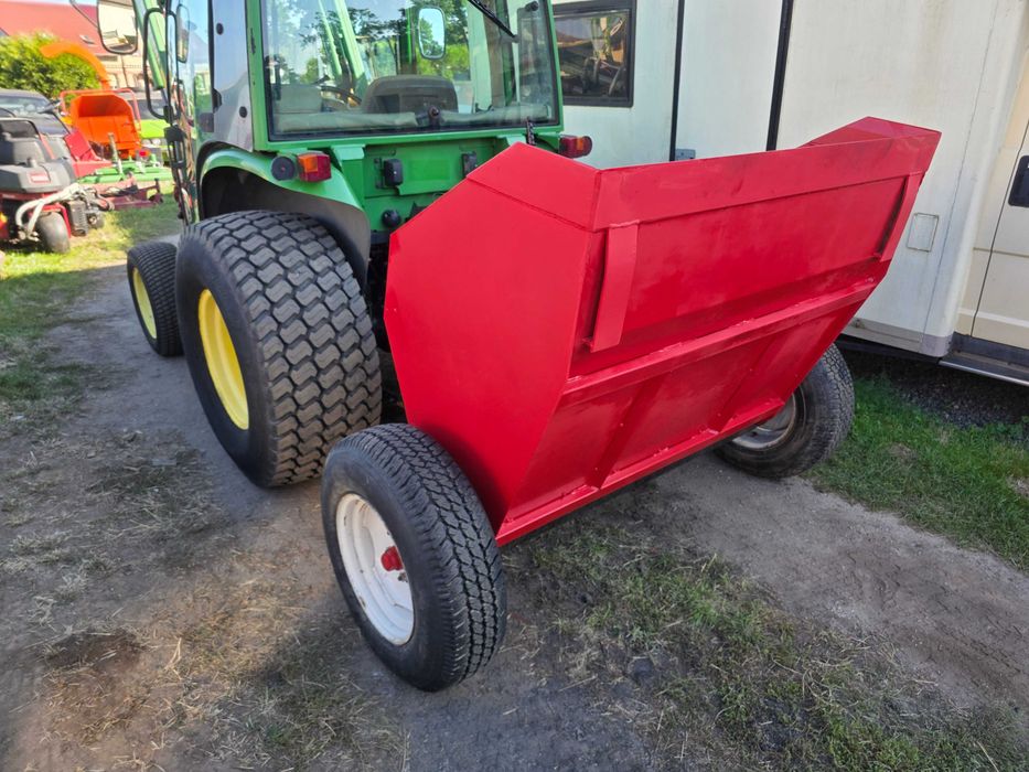 Redexim Piaskarka Rink Wiedenmann Topdresser Napowietrzanie TURFCO Aerator John Deere samozaładowcza piaskarka Top dresser Piaskarki sisis Toro