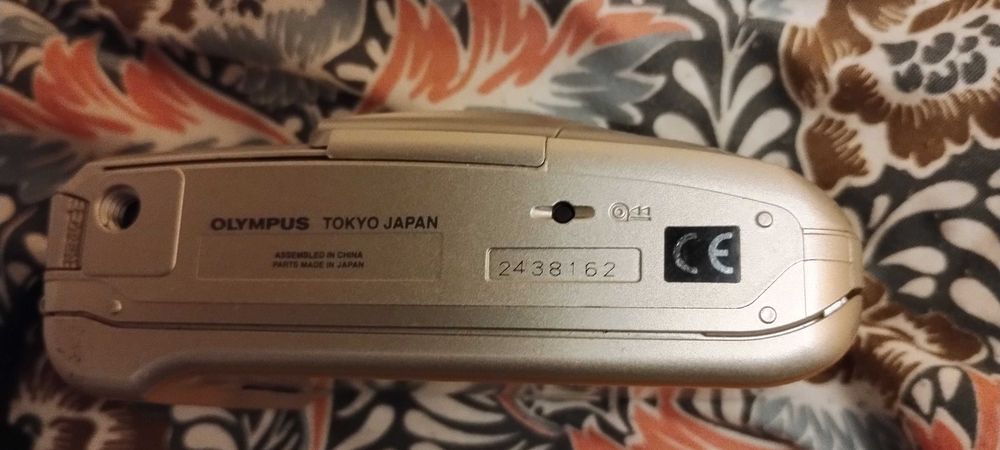 Aparat analogowy - Olympus MJU II Zoom 80  oraz etui
