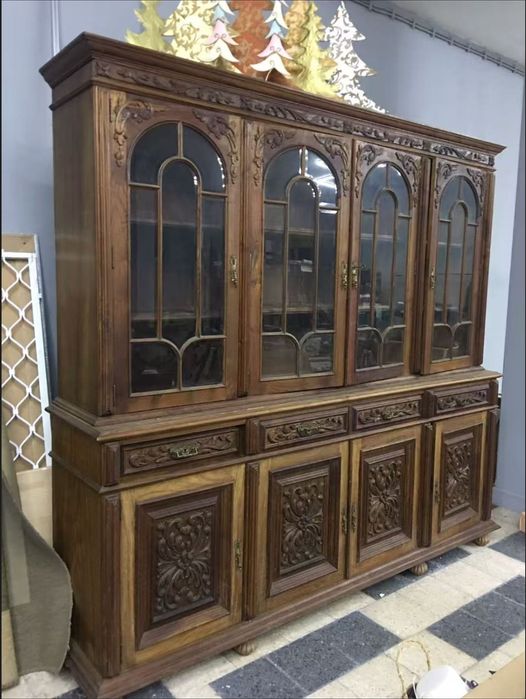 Vitrina Elegante em Madeira Maciça