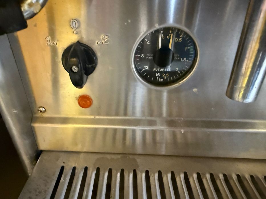 Máquina Café 3 grupos - Futurete