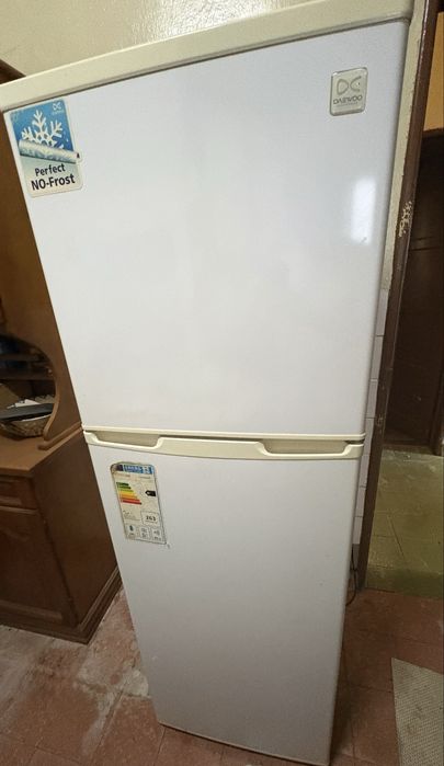 Frigorífico Combinado Daewoo No Frost A+ Branco 256L