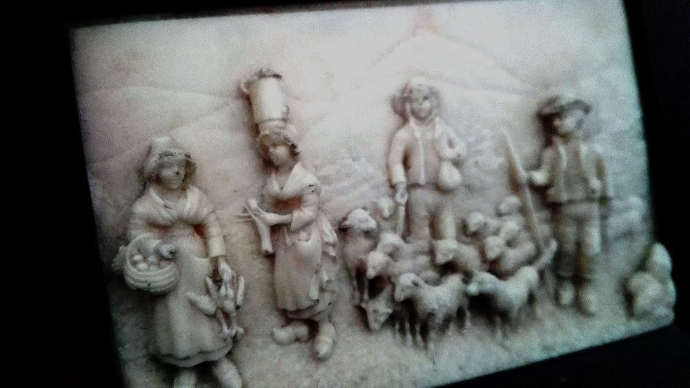 Baixo relevo com moldura