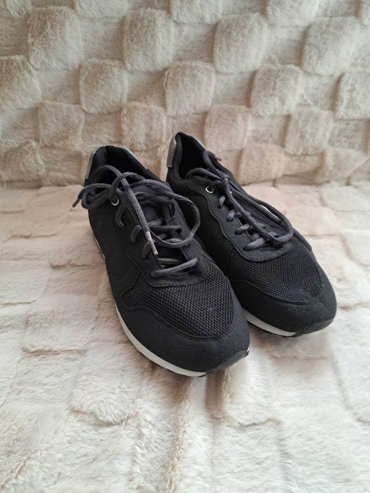 Czarne buty sportowe r. 40