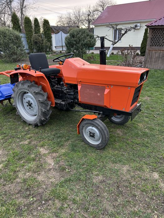 Мінітрактор японський