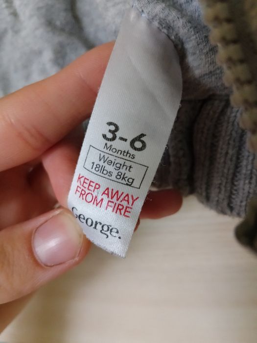 Sweterek na zamek niemowlecy